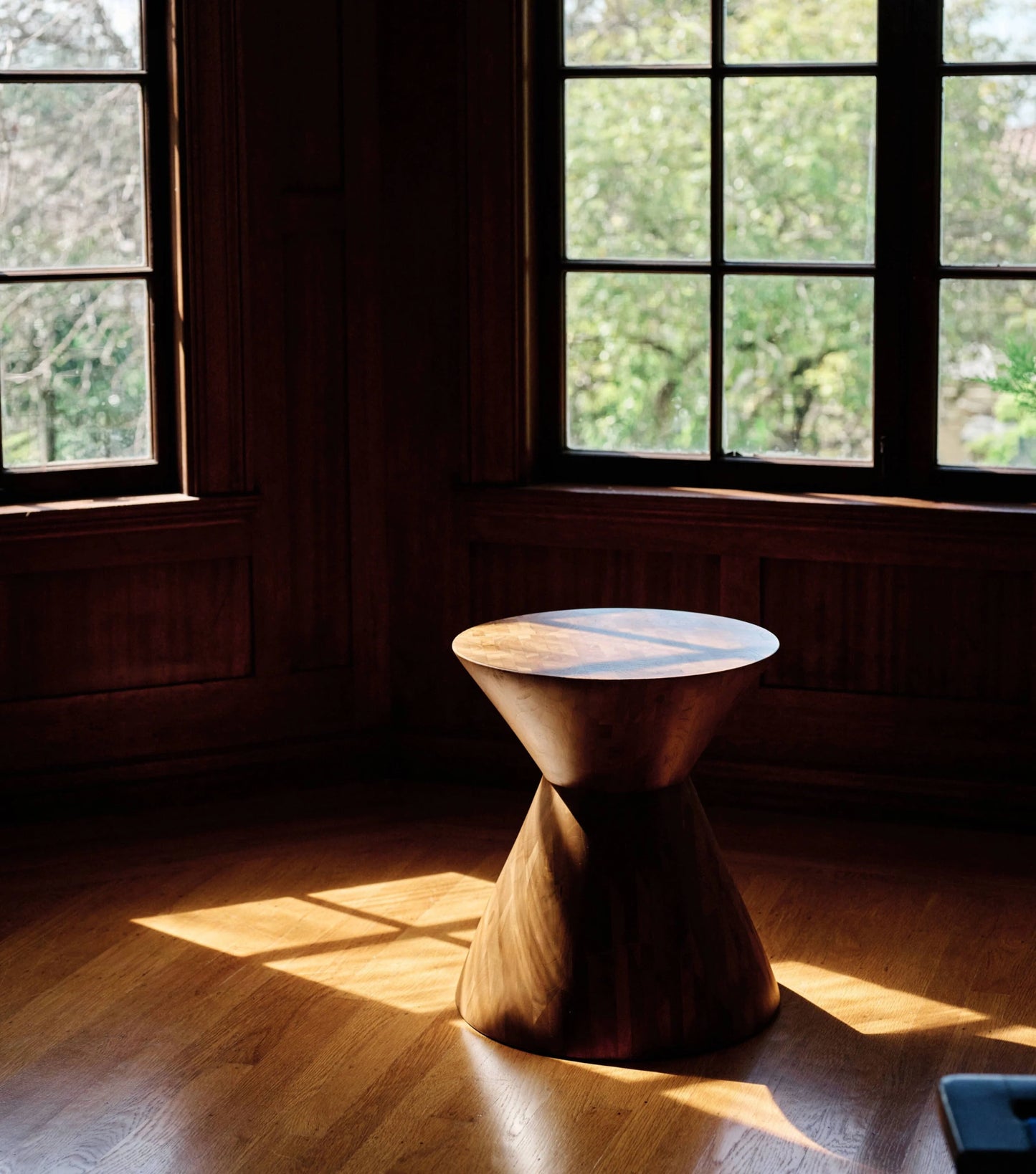 Trompo Side Table